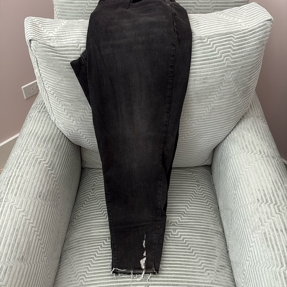 Lane Bryant Black Skinny Jeans with Distressed Hem. Size 24R
Made w/1% Elastane. - Picture 1 of 11